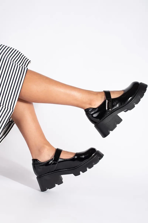 schZuarze Farbe lackiert Frauen...