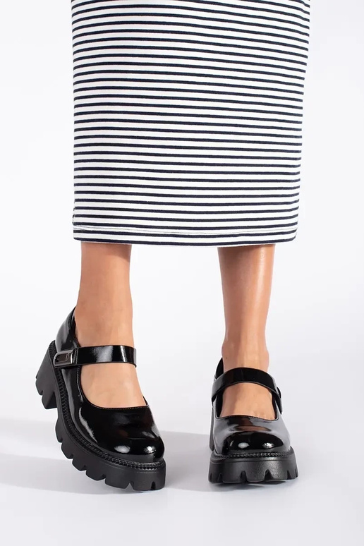 schZuarze Farbe lackiert Frauen...