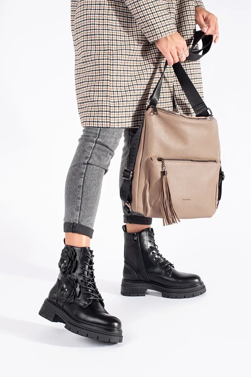 schZuarze Farbe isolieren hohe...