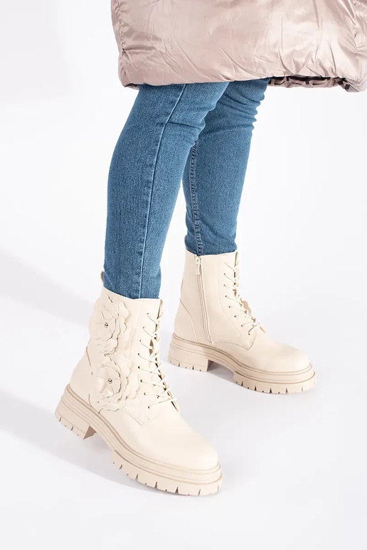 Beige isolieren Damenstiefel