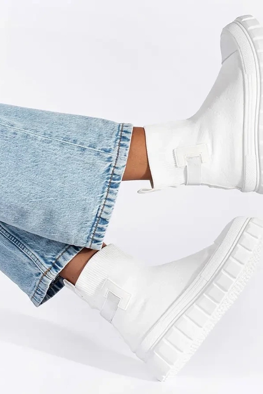 Zueiße Farbe groß Schuhe mit einer...