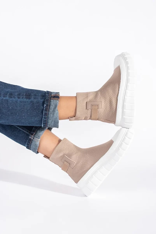 Beige groß Schuhe mit einer Plattform