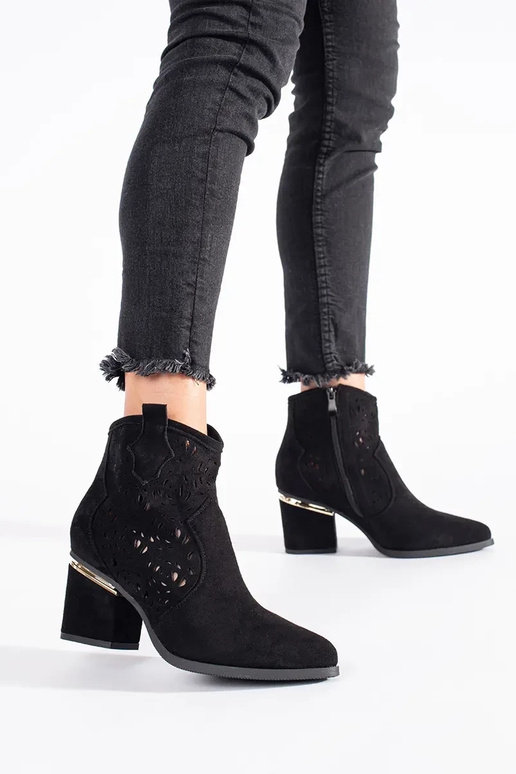 schZuarze Farbe durchbrochen...