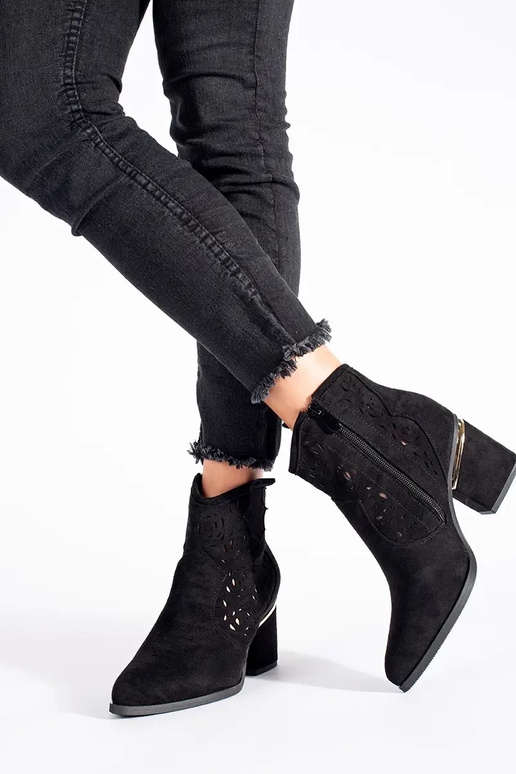 schZuarze Farbe durchbrochen...