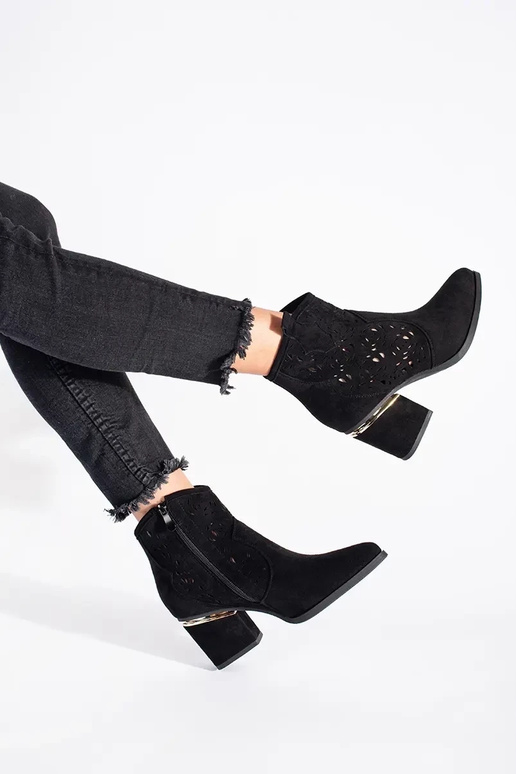 schZuarze Farbe durchbrochen...