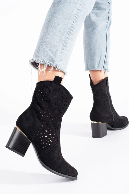 mit durchbrochenen Elementen Schuhe...