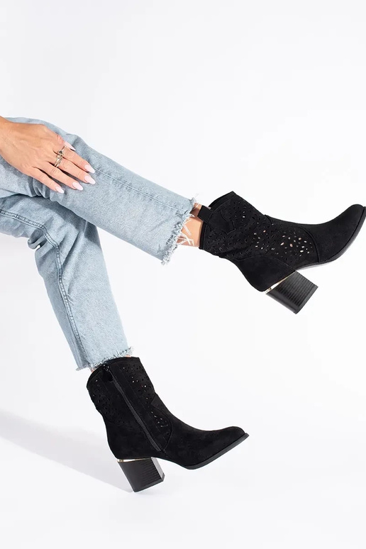 mit durchbrochenen Elementen Schuhe...