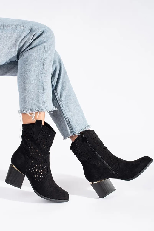 mit durchbrochenen Elementen Schuhe...