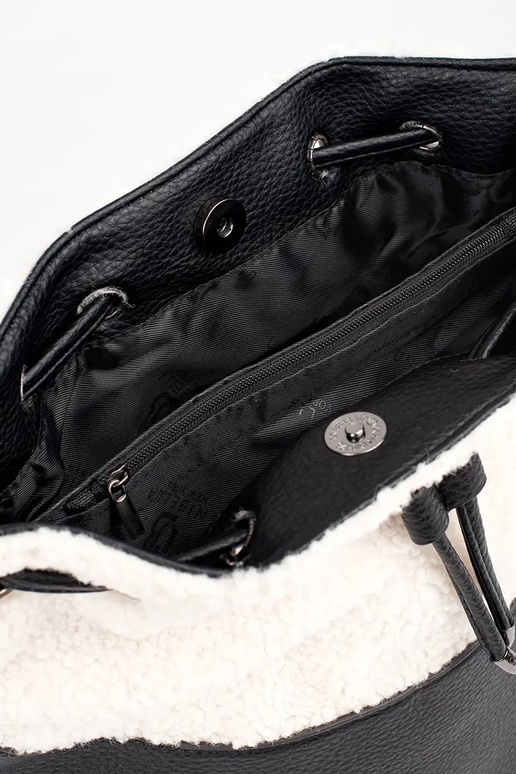 Schwarze elegante Handtasche mit Fell Schwarze elegante Handtasche mit Fell