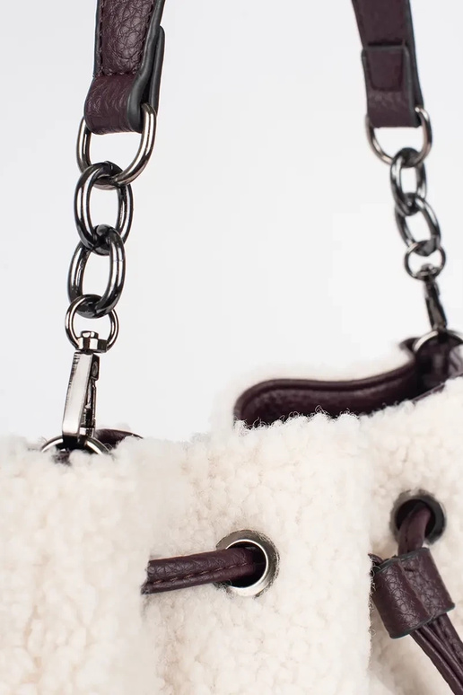 Dunkelbraune elegante Handtasche mit... Dunkelbraune elegante Handtasche mit...