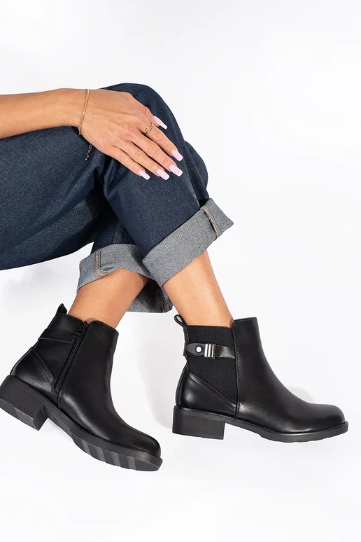 schwarze Damenschuhe mit niedrigem...