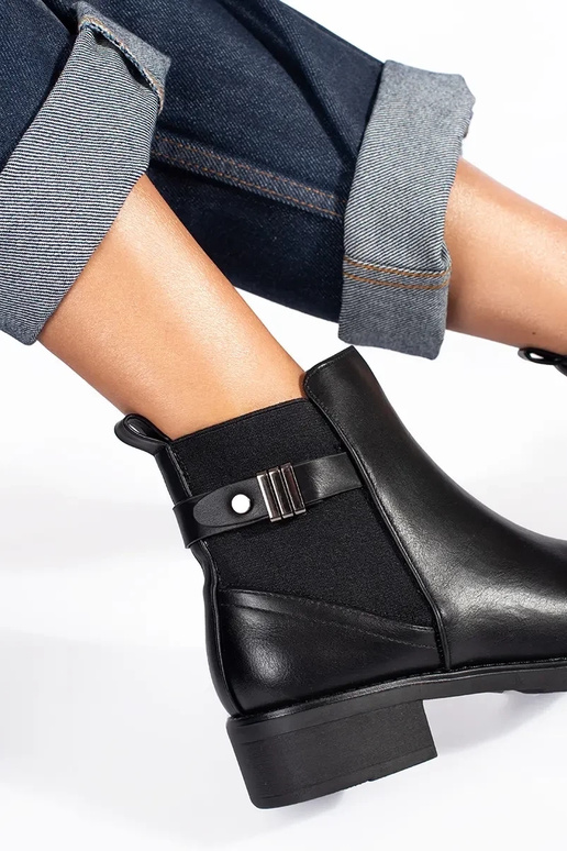 schwarze Damenschuhe mit niedrigem...