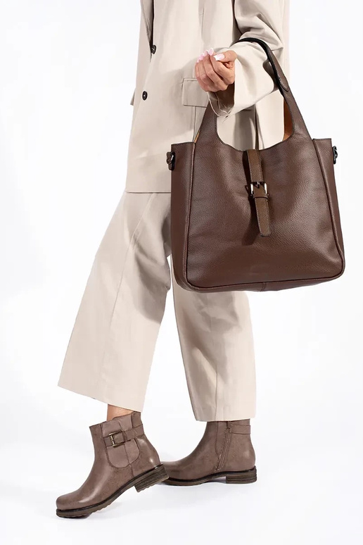 braune Damenschuhe mit niedrigem Absatz