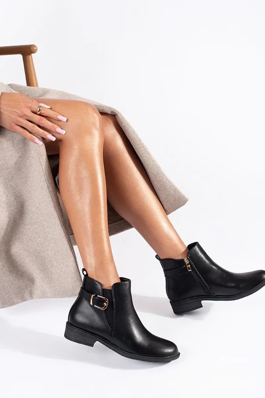 Schwarze Damenschuhe mit goldenen...