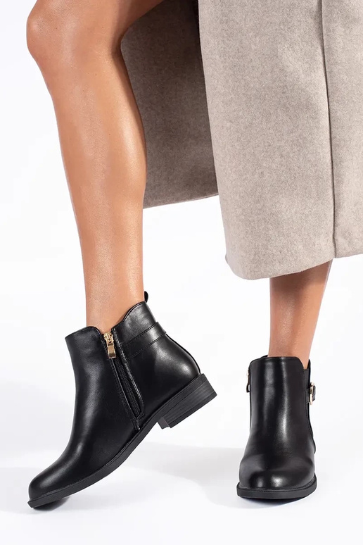 Schwarze Damenschuhe mit goldenen...