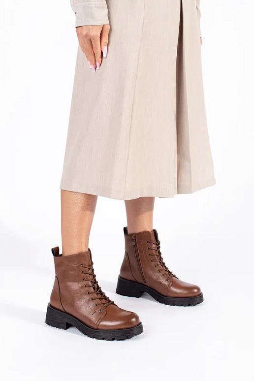 Braune Schuhe mit dicker Sohle von...