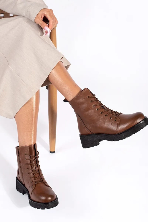 Braune Schuhe mit dicker Sohle von...