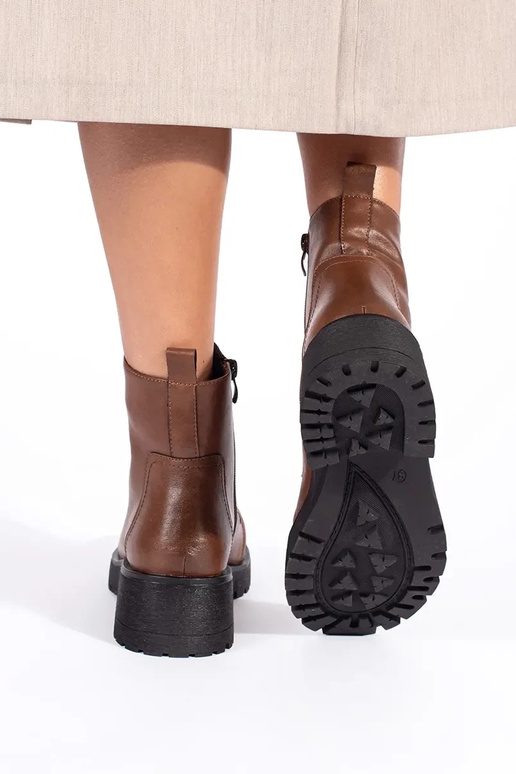 Braune Schuhe mit dicker Sohle von...