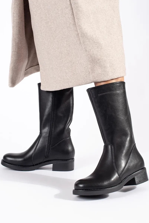 Damenschuhe aus schwarzem Leder von... Damenschuhe aus schwarzem Leder von...