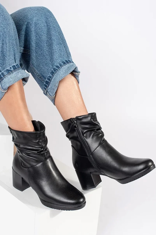 Schwarze Damenstiefel aus Leder mit...