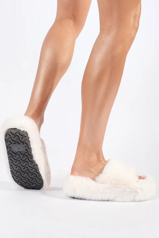 Beigefarbene Plateausandalen aus Fell