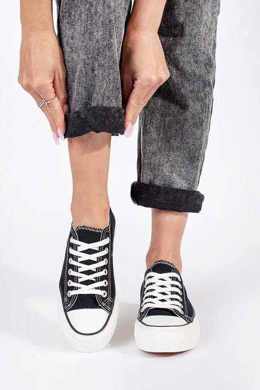 Schwarze klassische Damenschnürschuhe... Schwarze klassische Damenschnürschuhe...