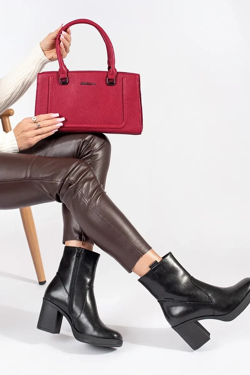 Rote klassisch elegante Handtasche Rote klassisch elegante Handtasche