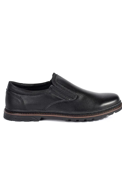 Turnschuhe mit schwarzem Verschluss