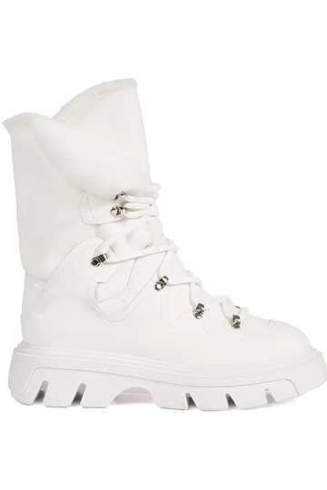 Zueiße Farbe geschnürt...