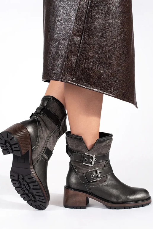 Dunkelbraune Damenstiefel mit Absatz...