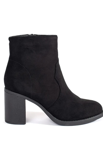 schZuarze Farbe aus...