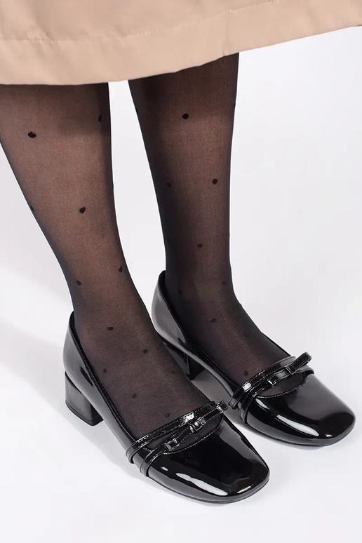 schZuarze Farbe lackiert High Heels...