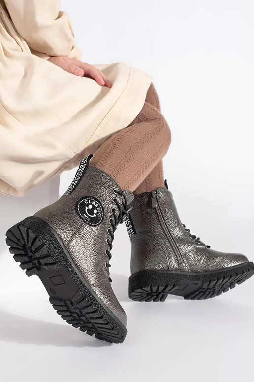 Kindisch isolieren geschnürt Schuhe...