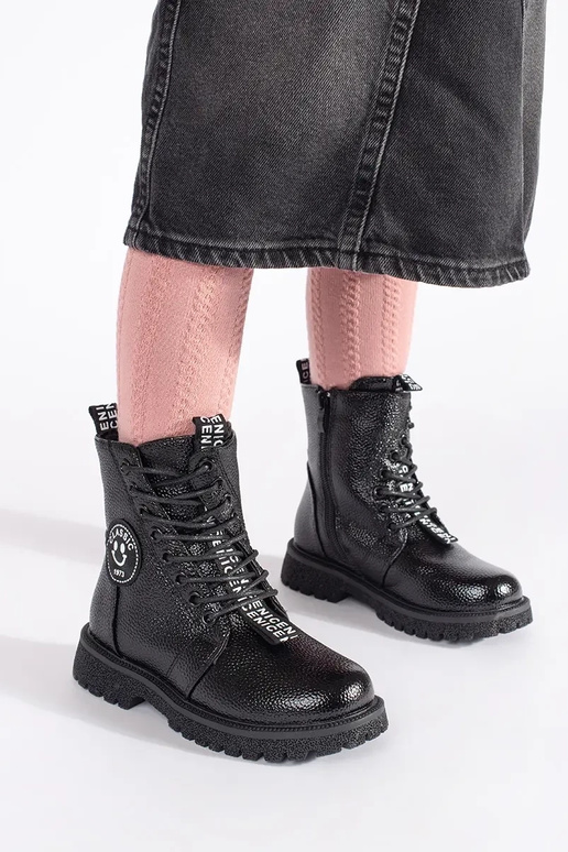 schZuarze Farbe geschnürt Schuhe...