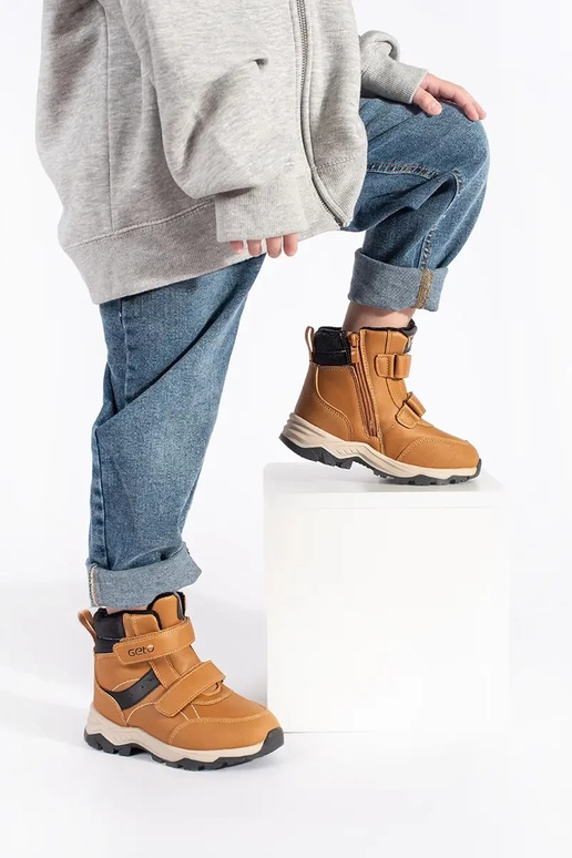 sich Zuarm laufen jungenhaft...