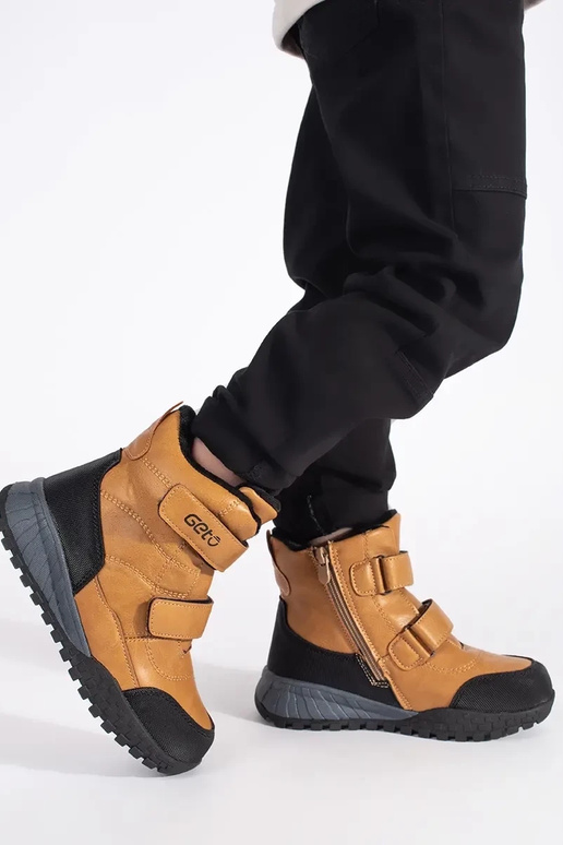 sich Zuarm laufen jungenhaft...