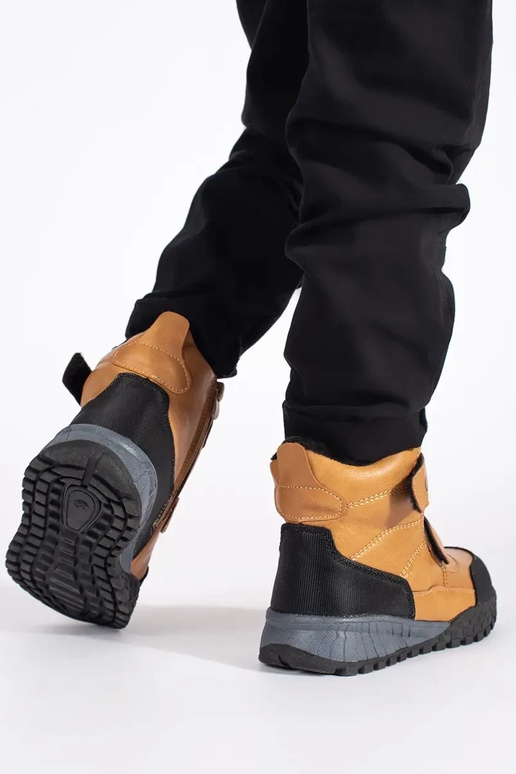 sich Zuarm laufen jungenhaft...