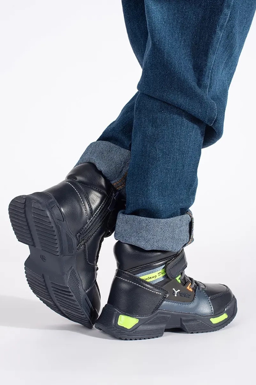 Groß isolieren trzeZuiki jungenhaft