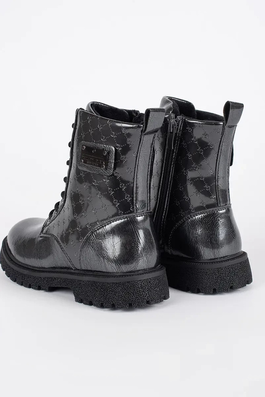 schZuarze Farbe lackiert mädchenhaft...