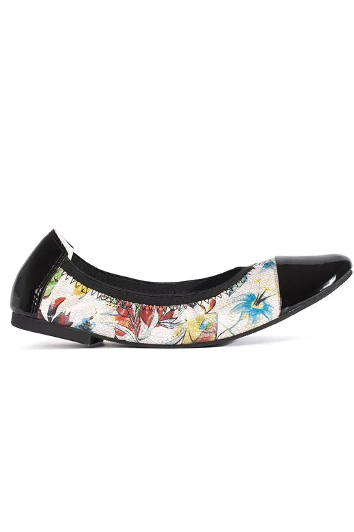 Ballerinas in Lackoptik mit Spitzen Ballerinas in Lackoptik mit Spitzen