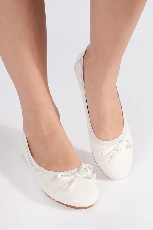 Zueiße Farbe lackiert Ballerinas mit... Zueiße Farbe lackiert Ballerinas mit...
