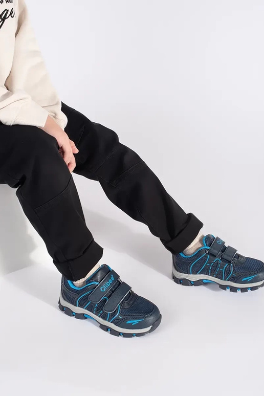 Dunkelblau jungenhaft Sportschuhe...