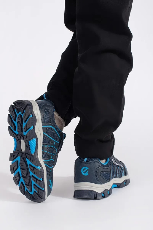 Dunkelblau jungenhaft Sportschuhe...