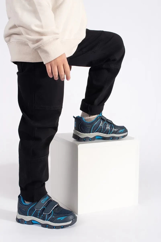 Dunkelblau jungenhaft Sportschuhe...