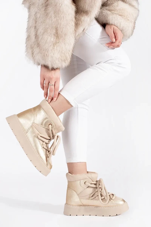 elfenbeinfarbe geschnürt...