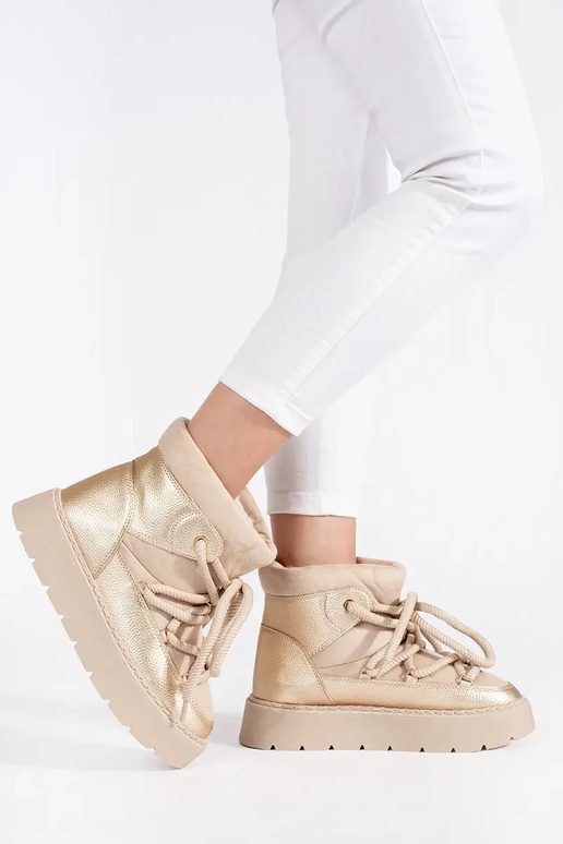 elfenbeinfarbe geschnürt...