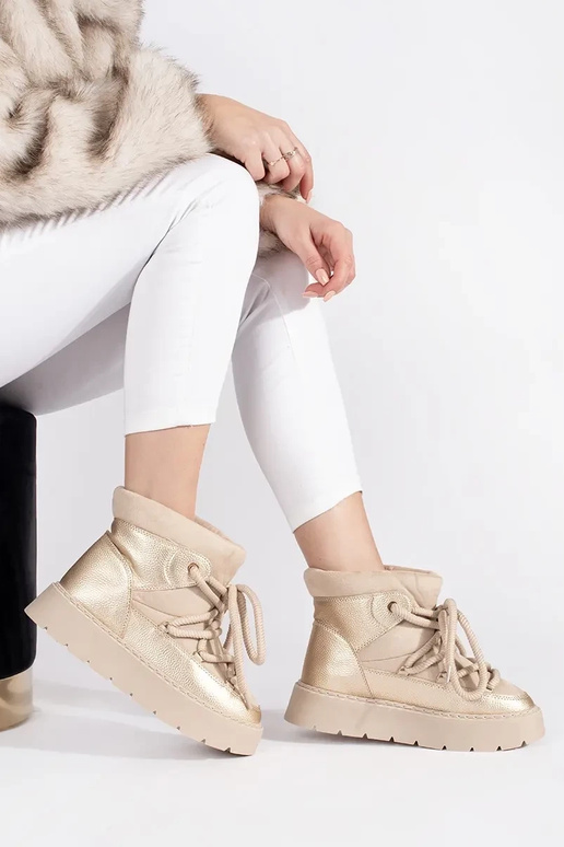 elfenbeinfarbe geschnürt...