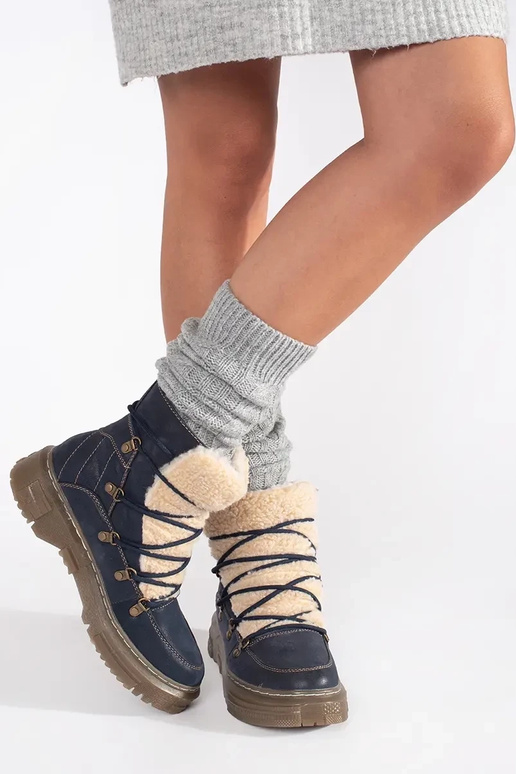 Dunkelblau isolierte Stiefel mit... Dunkelblau isolierte Stiefel mit...