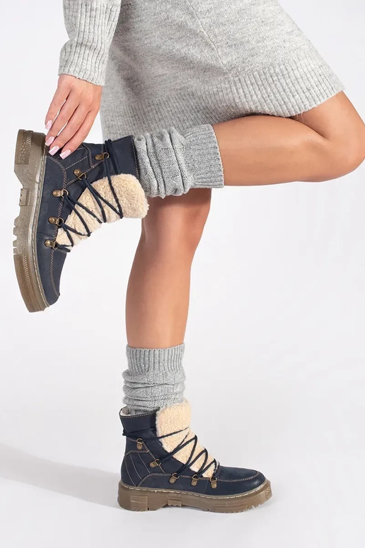 Dunkelblau isolierte Stiefel mit... Dunkelblau isolierte Stiefel mit...