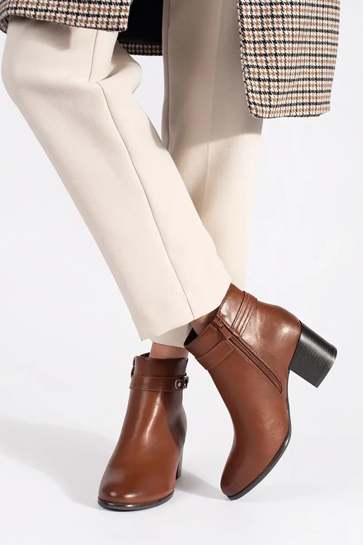 Braune Leder-Damenschuhe mit Absatz...